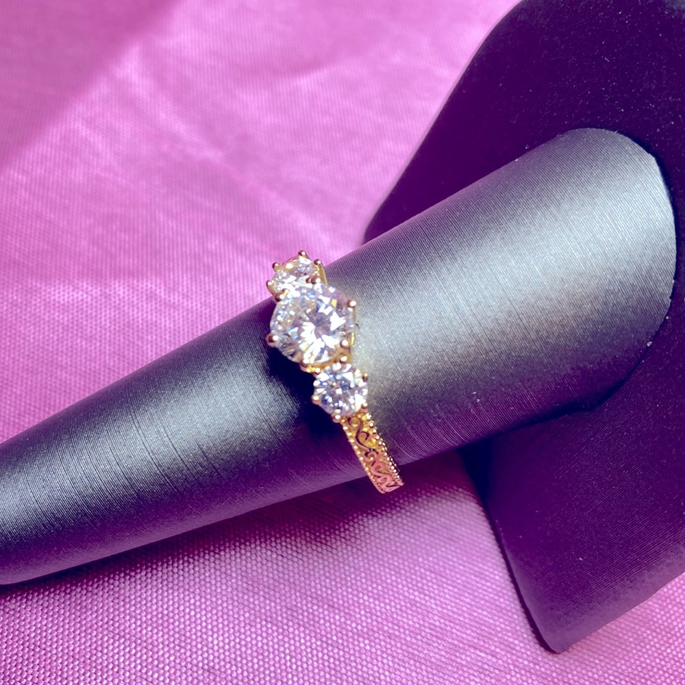 Bella Luce White Diamond Simulant Ring - Picture 7 of 12